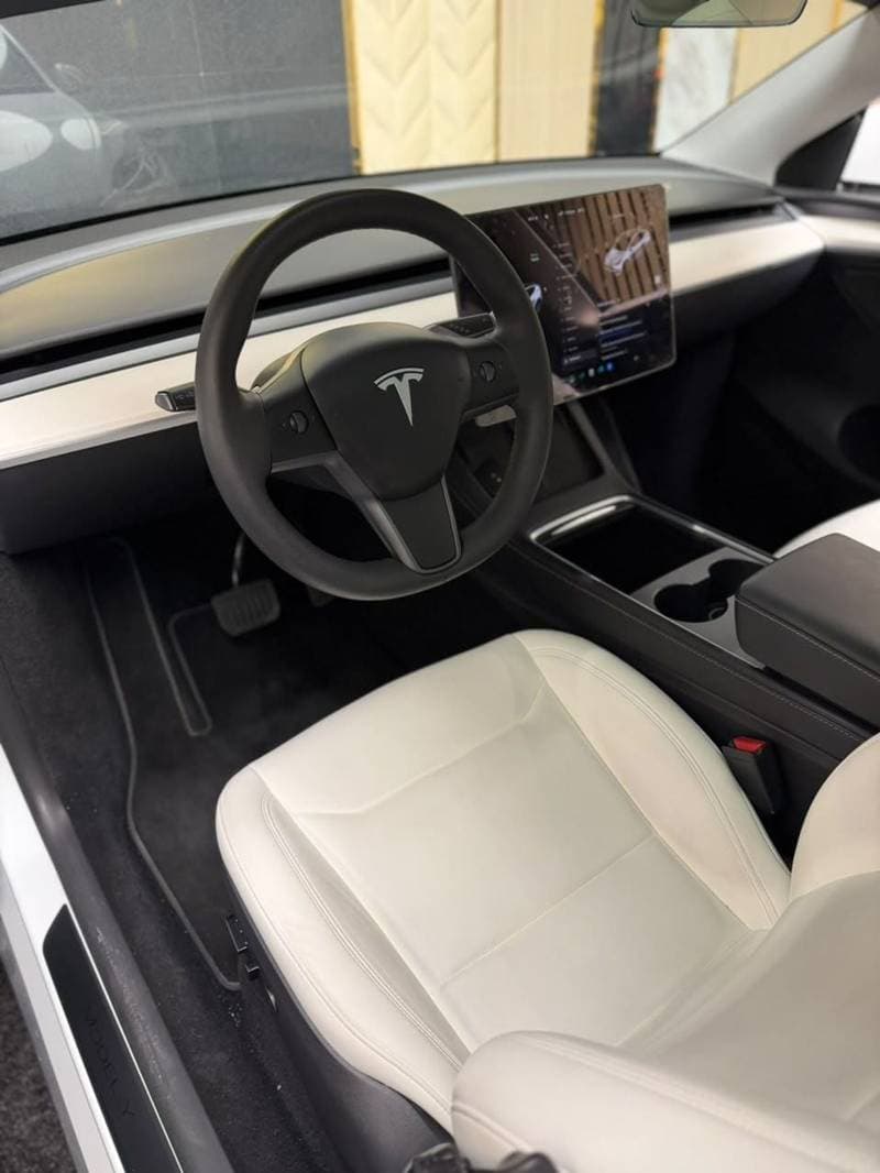 2024 Tesla Model Y STANDARD RANGE thumbnail 7