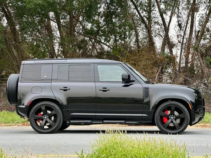 2022 Land Rover Defender thumbnail 4