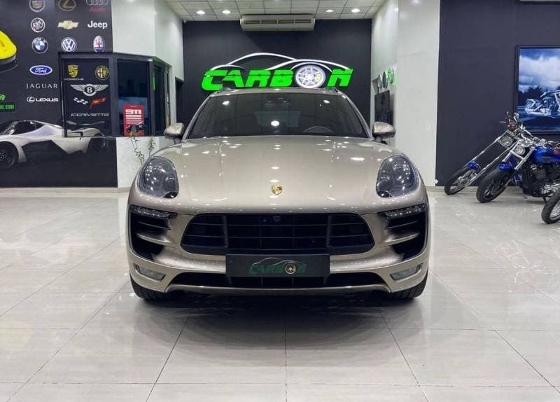 2017 Porsche Macan GTS thumbnail 4