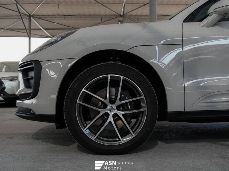 2025 Porsche Macan PURSUING DREAMS EDITION thumbnail 4