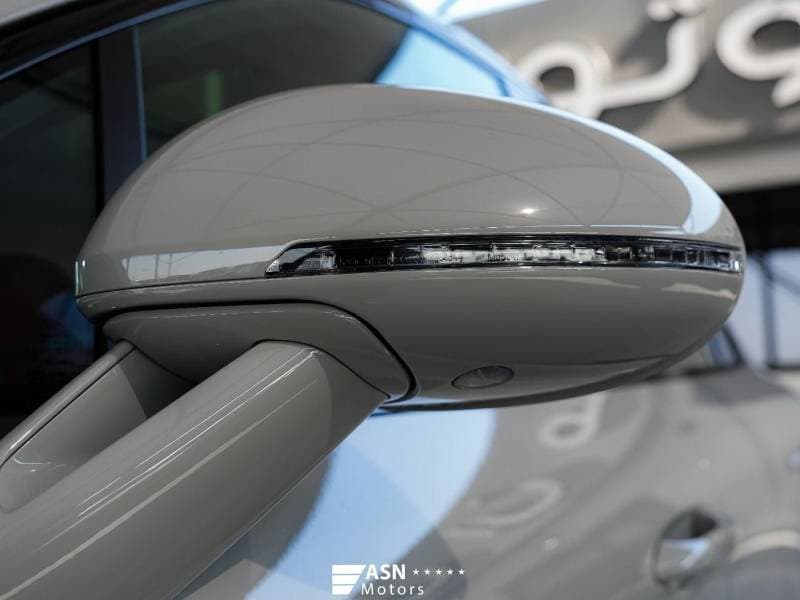 2025 Porsche Macan PURSUING DREAMS EDITION thumbnail 5