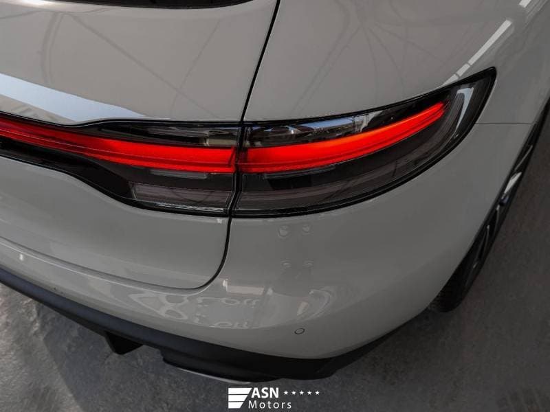 2025 Porsche Macan PURSUING DREAMS EDITION thumbnail 8