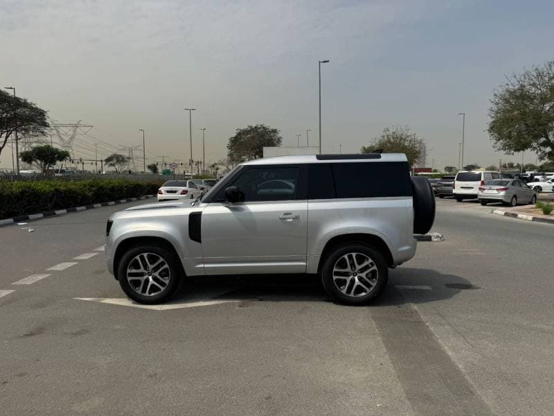 2023 Land Rover Defender thumbnail 5