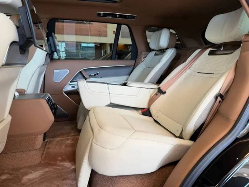 2026 Land Rover Range Rover SV LWB P615 thumbnail 2