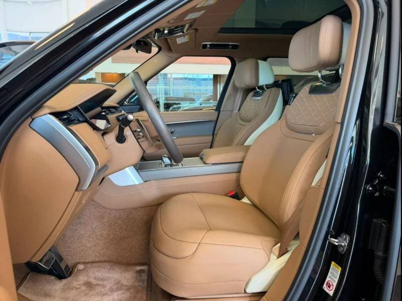 2026 Land Rover Range Rover SV LWB P615 thumbnail 6