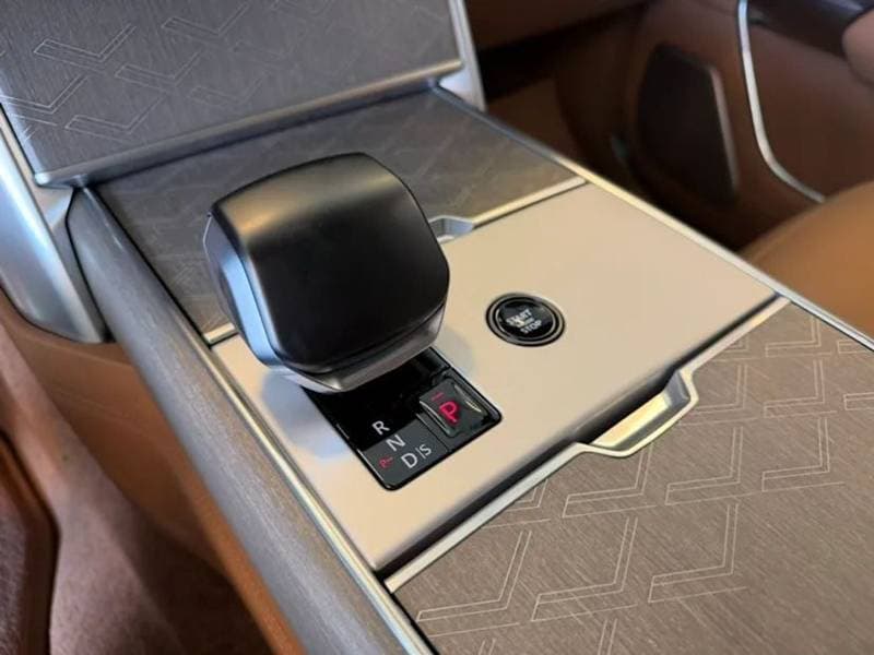 2026 Land Rover Range Rover SV LWB P615 thumbnail 7