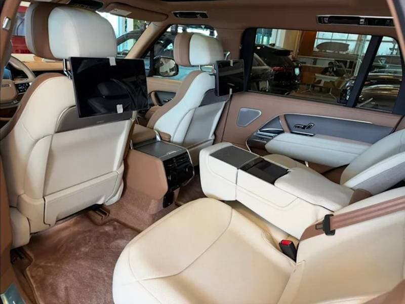 2026 Land Rover Range Rover SV LWB P615 thumbnail 8