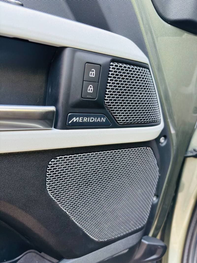 2020 Land Rover Defender thumbnail 8