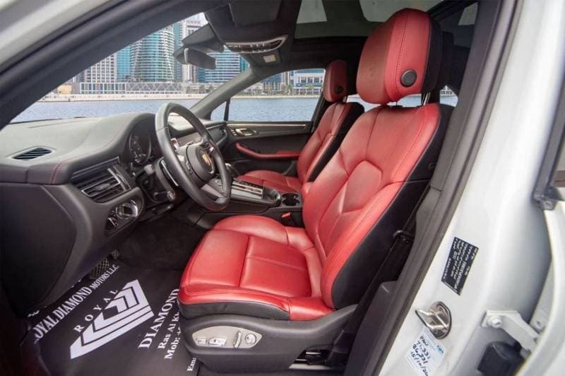 2023 Porsche Macan STANDARD thumbnail 4