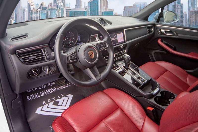 2023 Porsche Macan STANDARD thumbnail 5