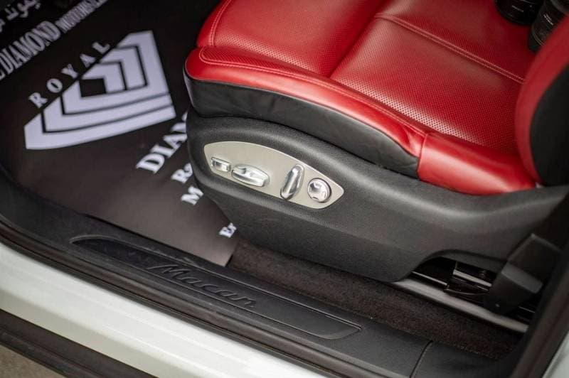 2023 Porsche Macan STANDARD thumbnail 6
