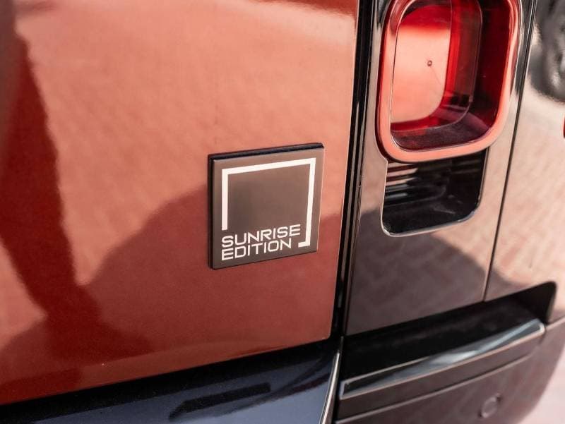 2025 Land Rover Defender thumbnail 7