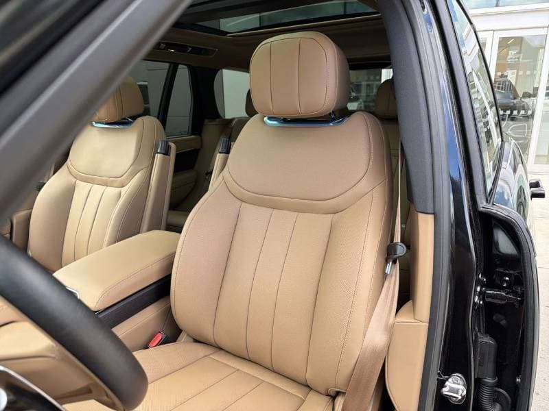 2026 Land Rover Range Rover AUTOBIOGRAPHY P530 thumbnail 2