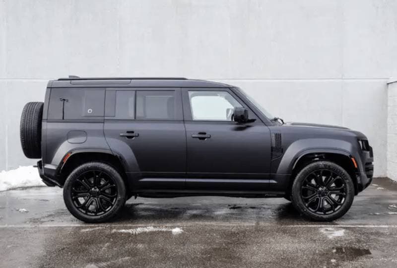 2026 Land Rover Defender thumbnail 4