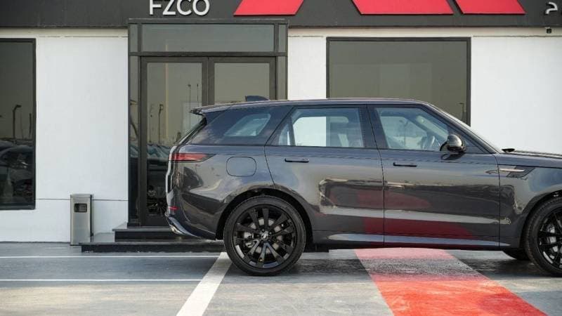 2025 Land Rover Range Rover HSE P400 thumbnail 8