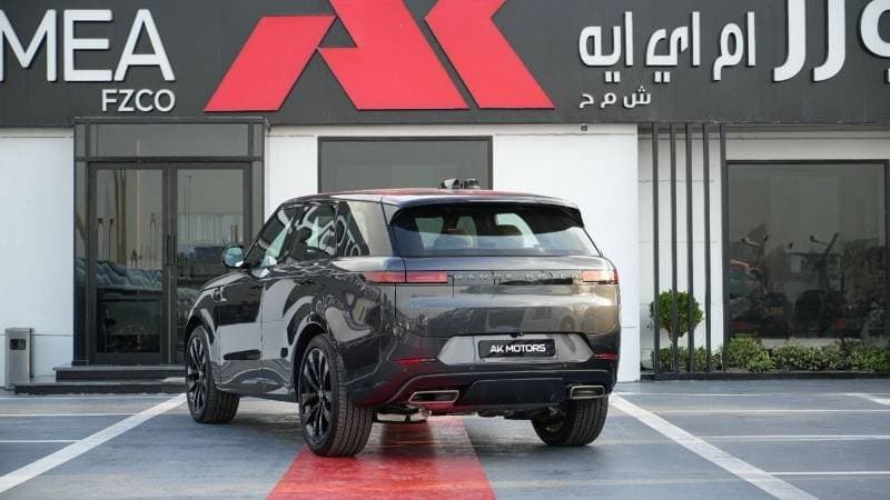 2025 Land Rover Range Rover HSE P400 thumbnail 6