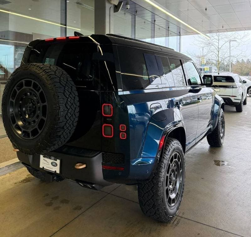 2026 Land Rover Defender thumbnail 2