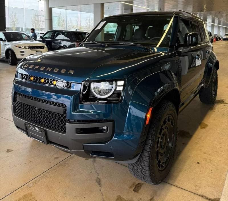 2026 Land Rover Defender thumbnail 6