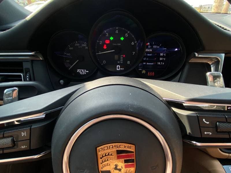2025 Porsche Macan STANDARD thumbnail 5