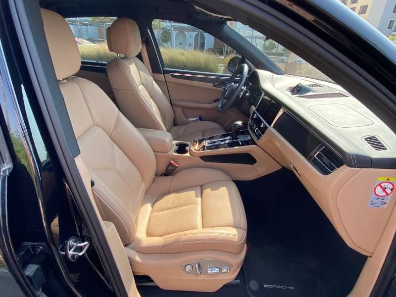 2025 Porsche Macan STANDARD thumbnail 3