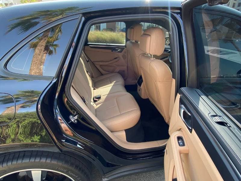 2025 Porsche Macan STANDARD thumbnail 4