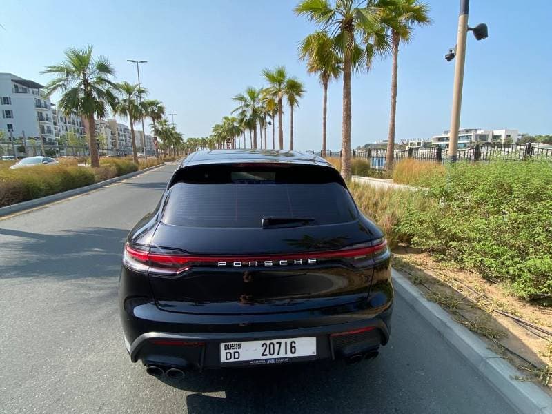 2025 Porsche Macan STANDARD thumbnail 7