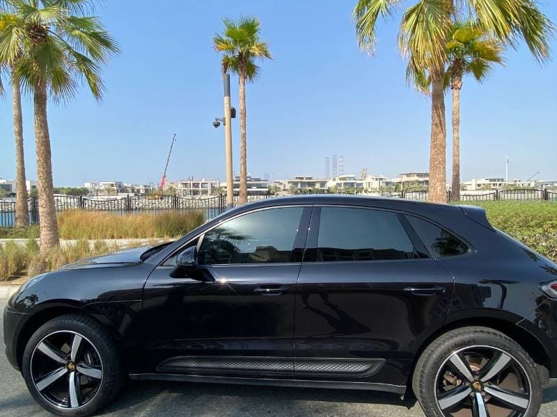 2025 Porsche Macan STANDARD thumbnail 2