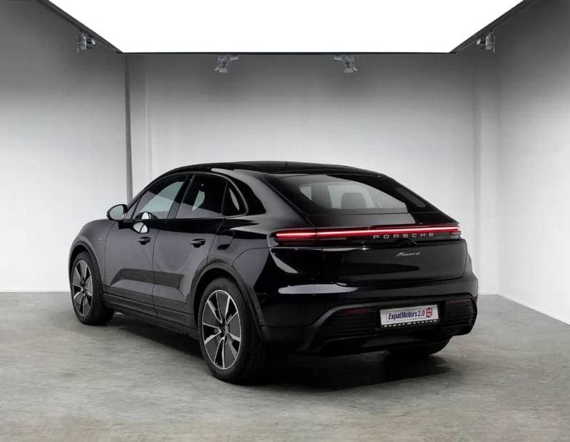 2025 Porsche Macan 4 BEV thumbnail 3