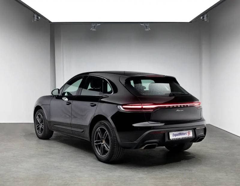 2022 Porsche Macan STANDARD thumbnail 3