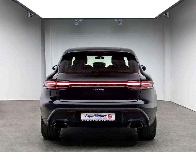 2022 Porsche Macan STANDARD thumbnail 4