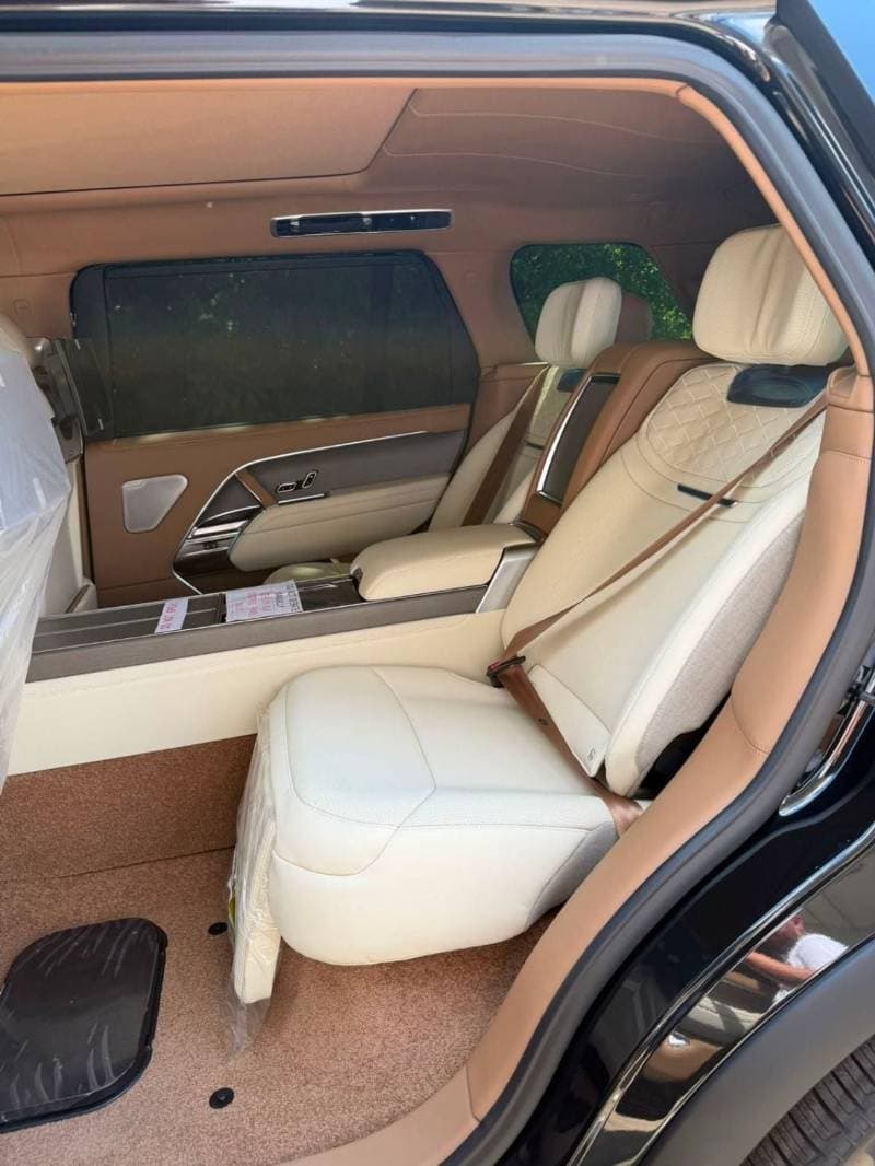 2026 Land Rover Range Rover SV LWB P615 thumbnail 7