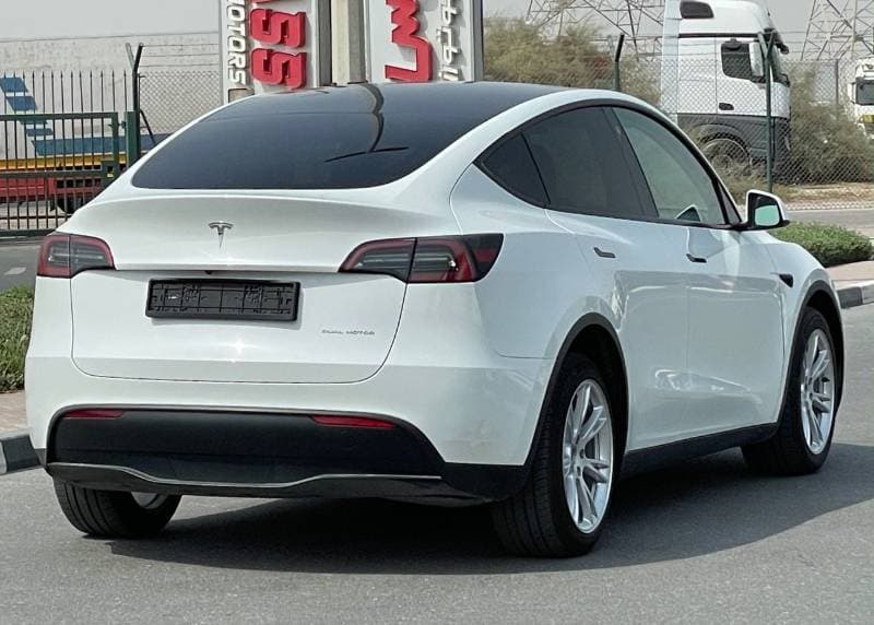 2024 Tesla Model Y LONG RANGE thumbnail 6