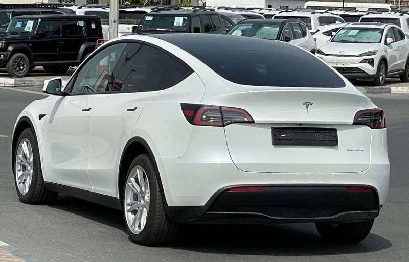 2024 Tesla Model Y LONG RANGE thumbnail 3