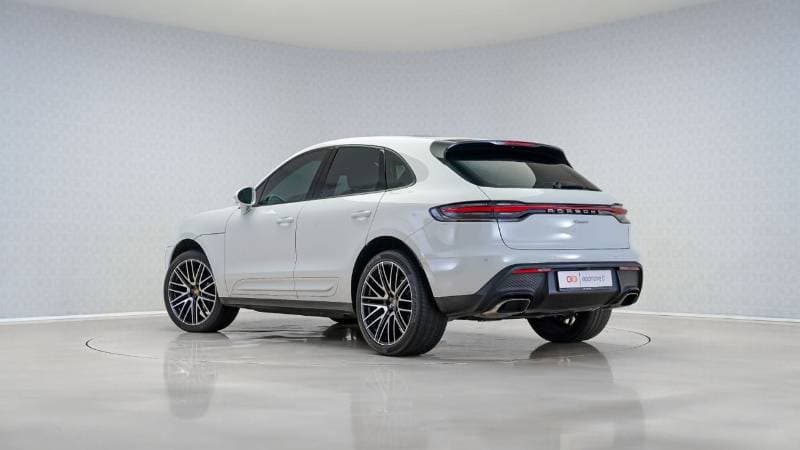 2023 Porsche Macan STANDARD thumbnail 2