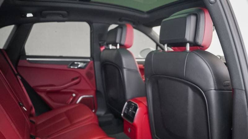 2023 Porsche Macan STANDARD thumbnail 5