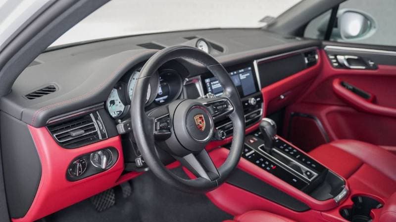 2023 Porsche Macan STANDARD thumbnail 4