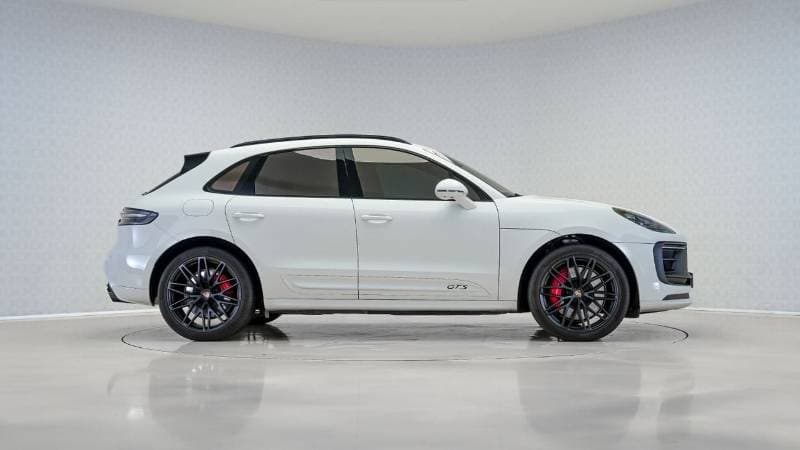 2025 Porsche Macan GTS thumbnail 3