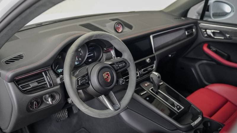 2025 Porsche Macan GTS thumbnail 4