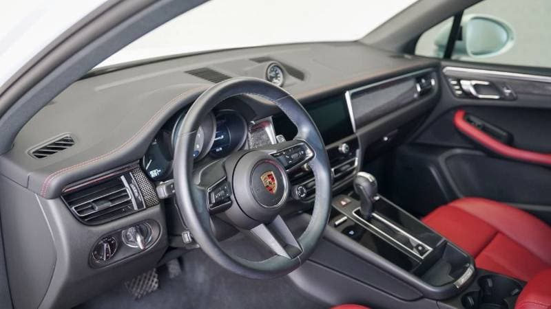 2024 Porsche Macan S thumbnail 4