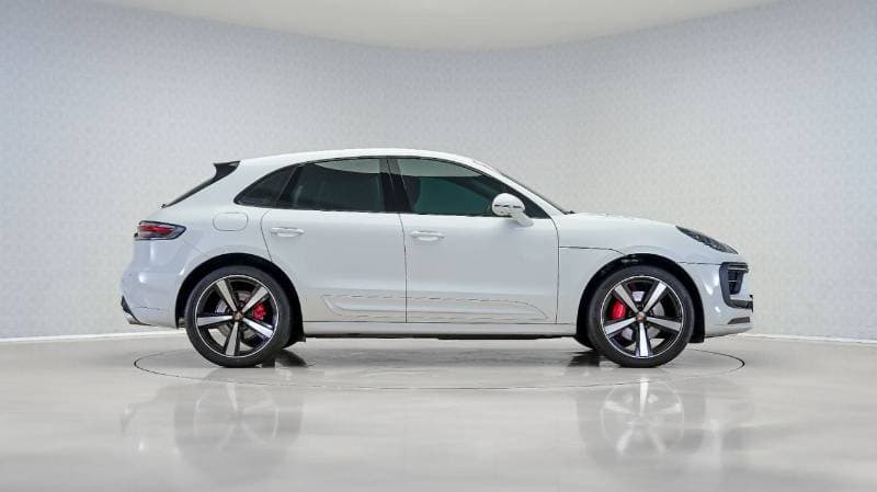 2024 Porsche Macan S thumbnail 3