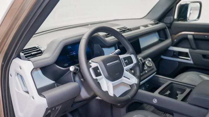 2020 Land Rover Defender thumbnail 4
