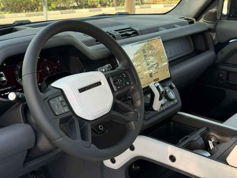 2026 Land Rover Defender OCTA thumbnail 5