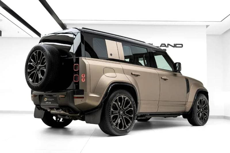 2025 Land Rover Defender thumbnail 2