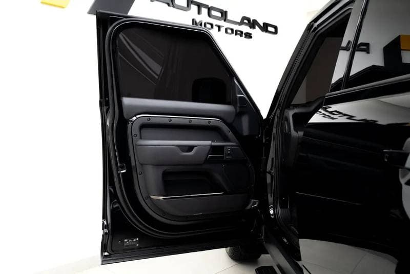 2026 Land Rover Defender thumbnail 7