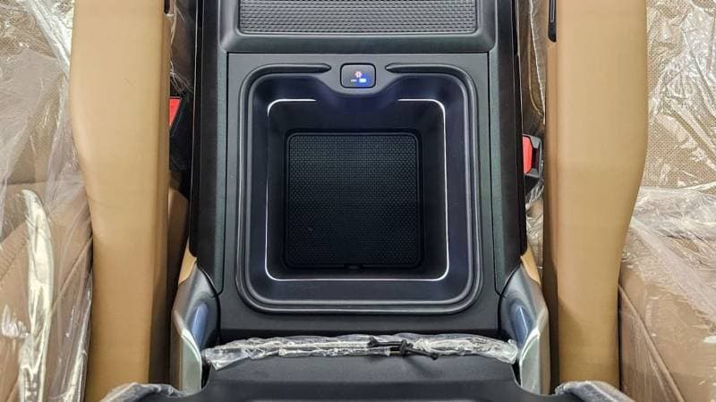 2026 Land Rover Range Rover HSE P400 thumbnail 3