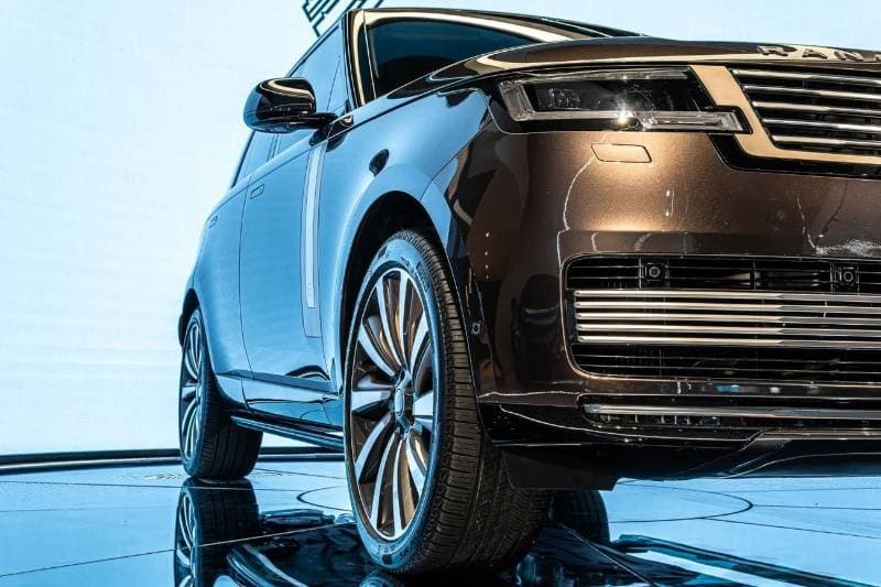 2026 Land Rover Range Rover SV SWB P615 thumbnail 4