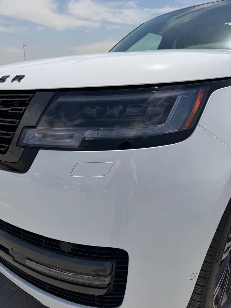 2025 Land Rover Range Rover SE thumbnail 5