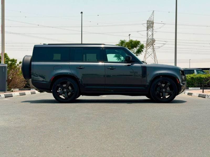 2025 Land Rover Defender P400 thumbnail 7