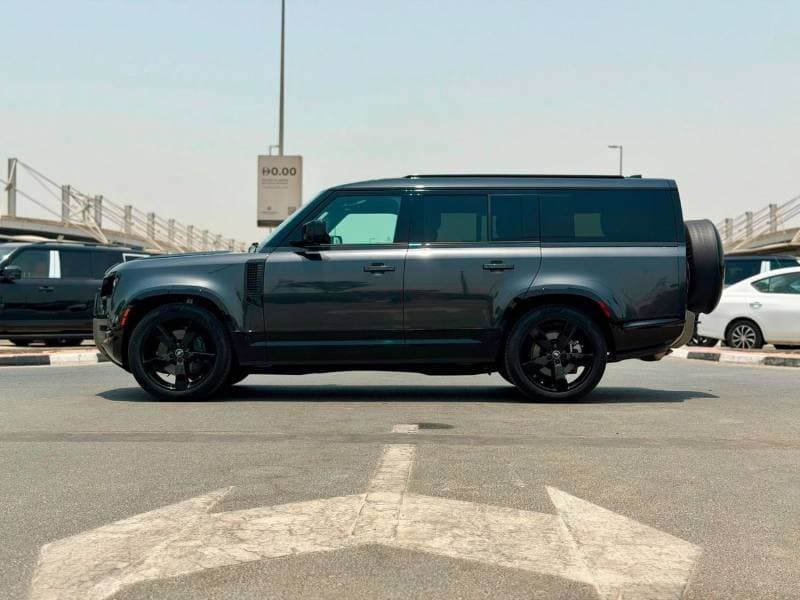 2025 Land Rover Defender P400 thumbnail 6