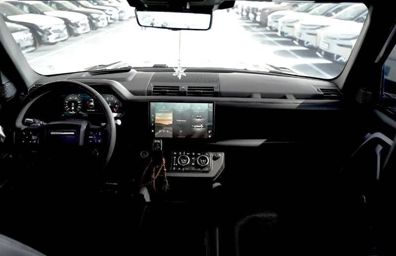 2022 Land Rover Defender thumbnail 4